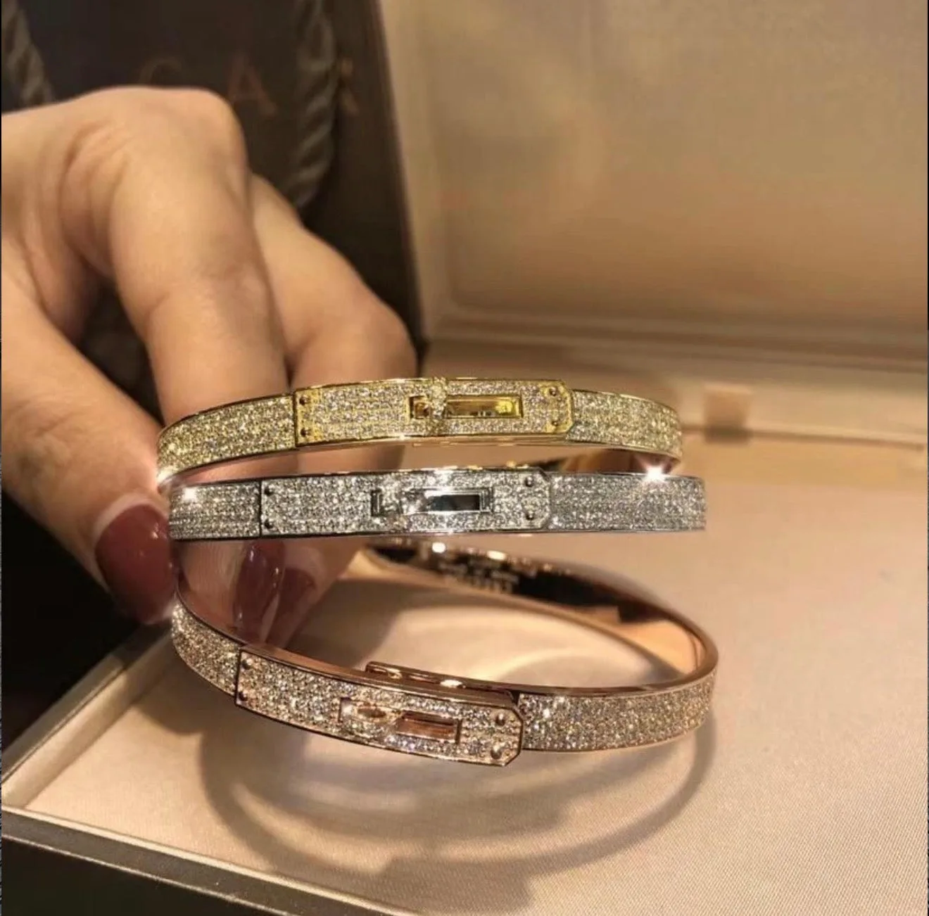 Classy He’mes Bracelet (in gold , silver & rose gold)