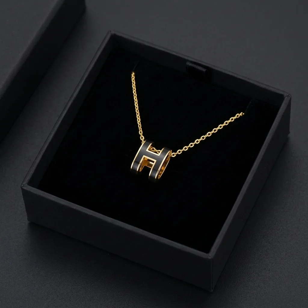 Classy Hemes Necklace (other colours)