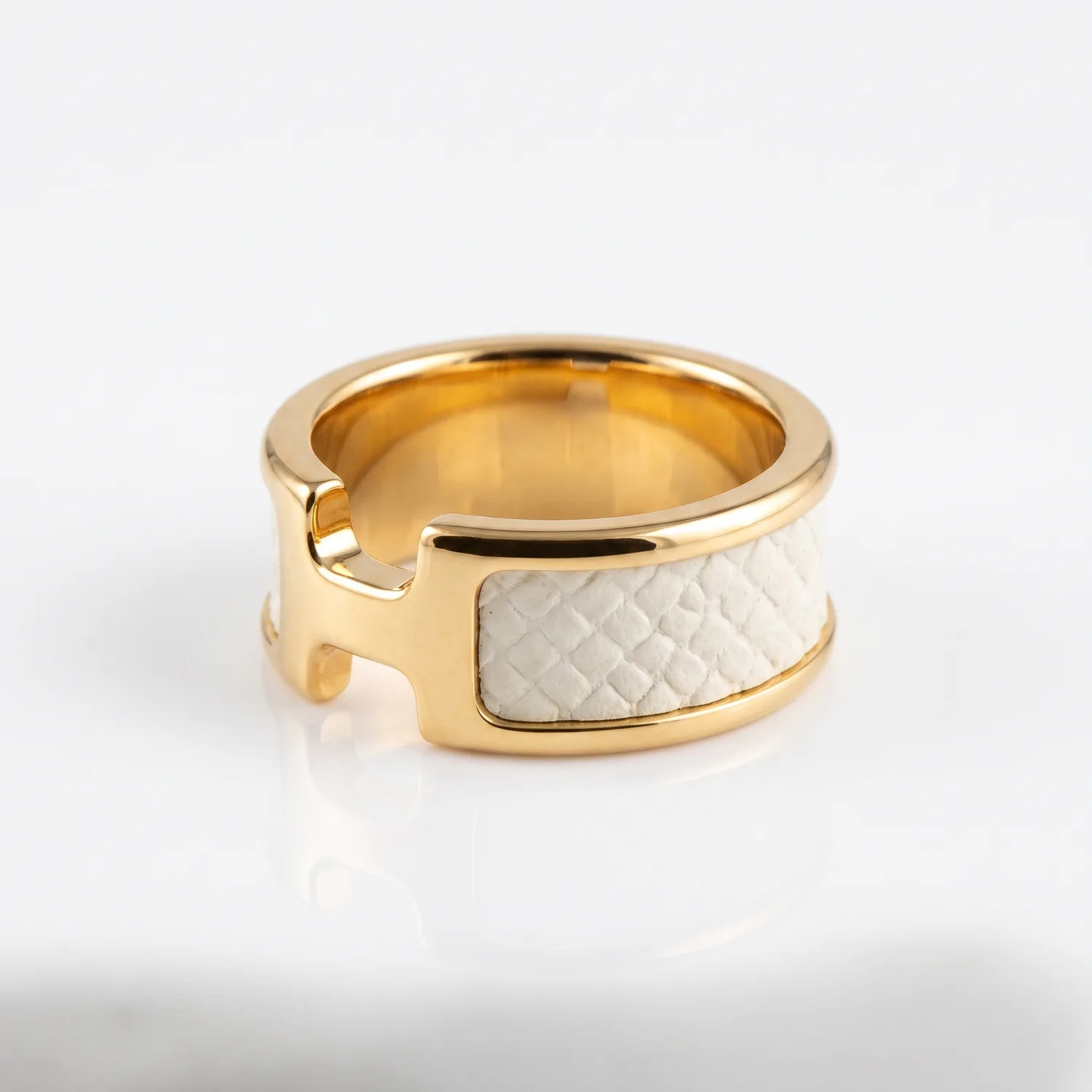 Classy Jaya H Ring