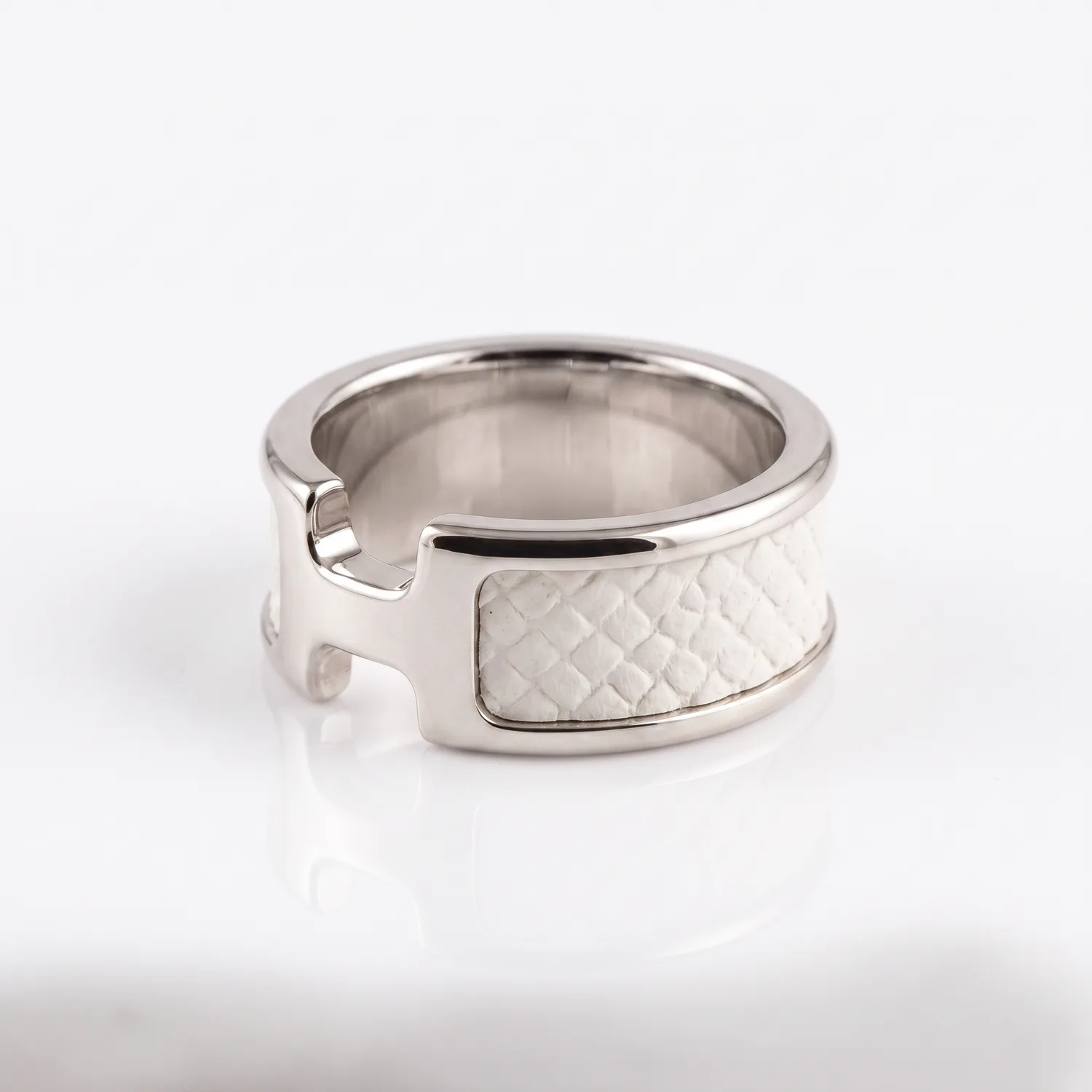 Classy Jaya H Ring