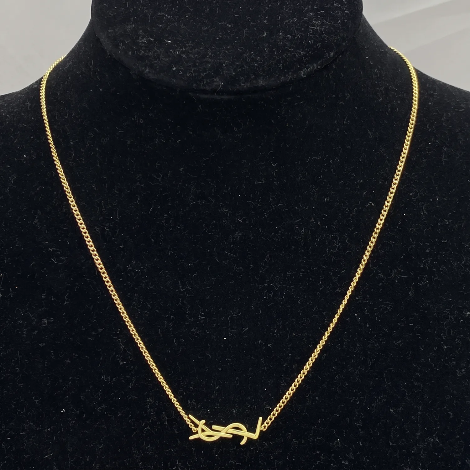 Yves Simple Necklace