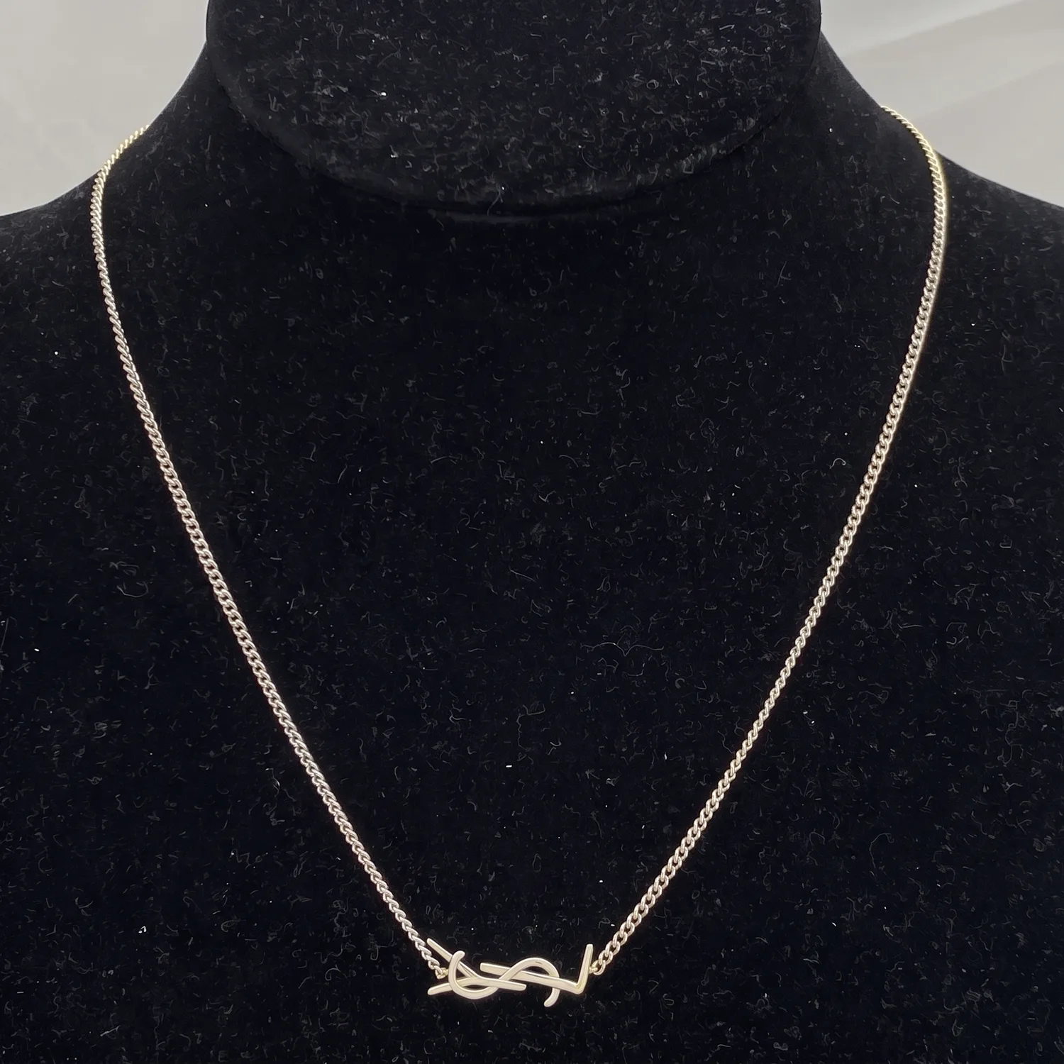Yves Simple Necklace